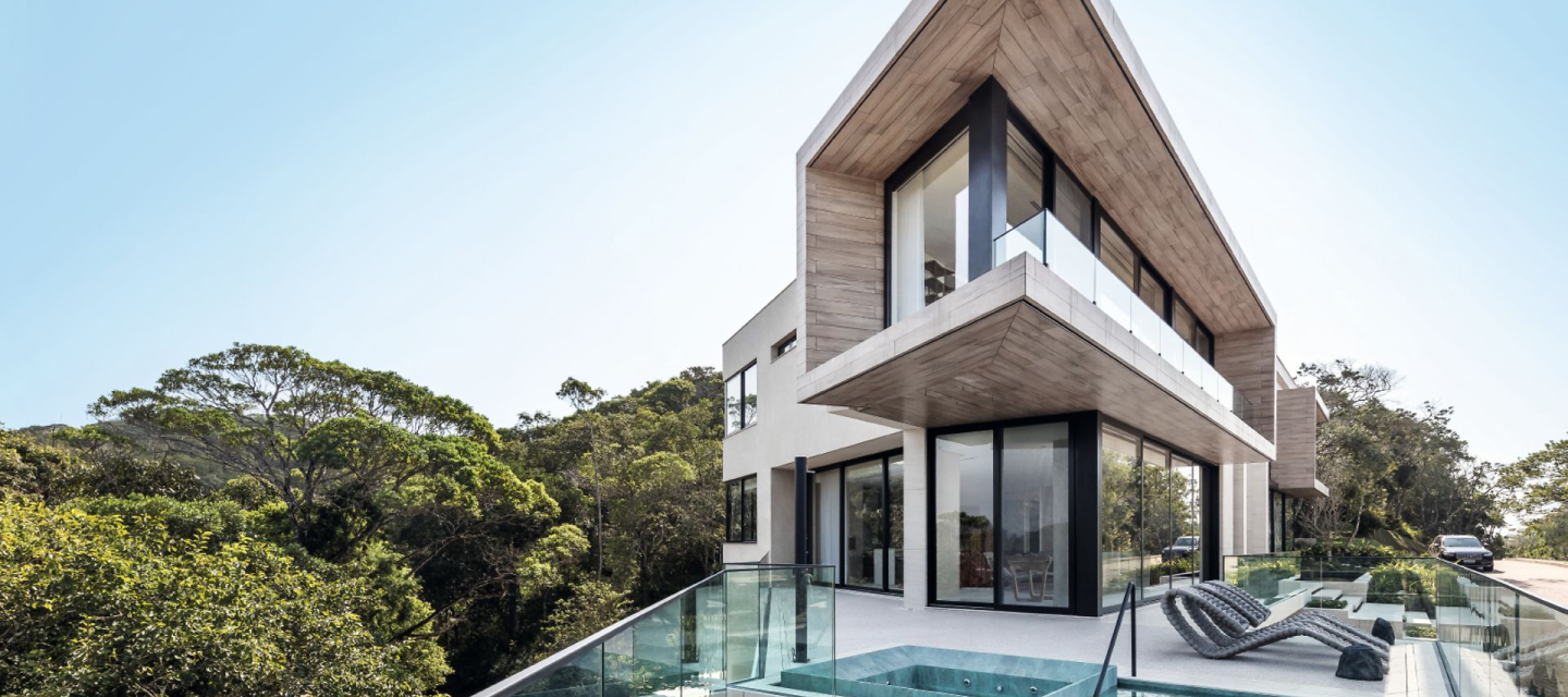 Эксперты в производстве и установке роллет, окон и ворот