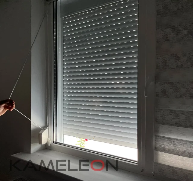 mekhanicheskie-okonnye-rollety