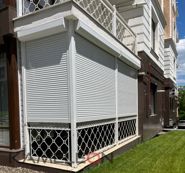 bezopasnye-okonnye-rollety